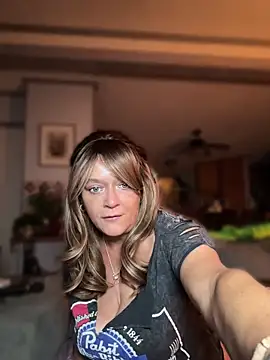 cowgirlc online show from April 29, 2026, 2:27 am