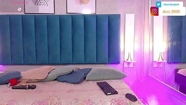 MiaMidnnightt online show from December 2, 2025, 12:40 pm