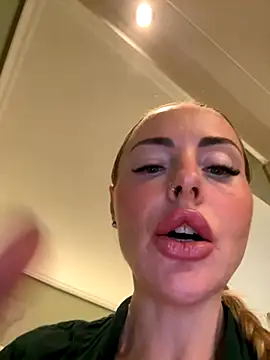 EmaSalis online show from October 26, 2025, 2:28 pm