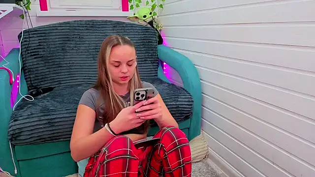 Misss Vikk online show from November 25, 2025, 7:30 am