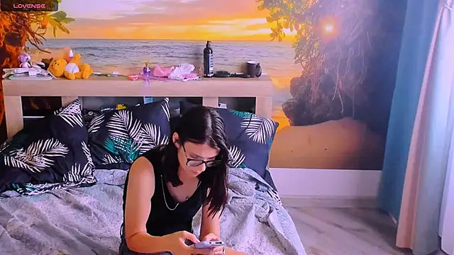MollyLollipop online show from June 17, 2026, 4:56 am