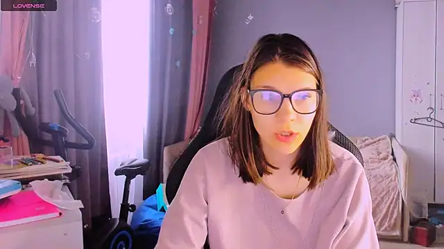 MollyLollipop online show from May 5, 2026, 8:17 am