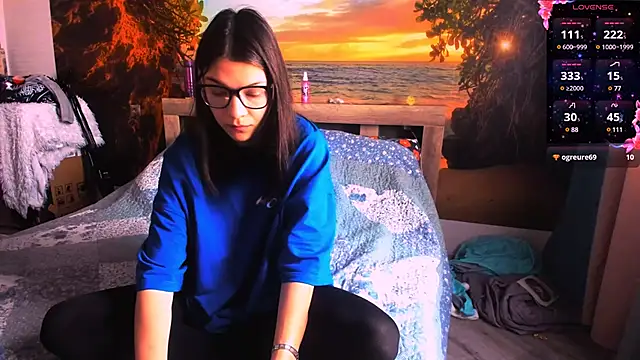 Snapshot of MollyLollipop chatting on March 19, 2025, 6:03 am MollyLollipop online show from March 19, 2025, 6:03 am