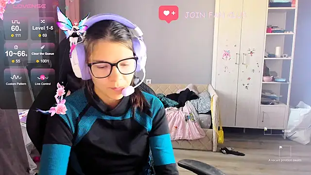 Snapshot of MollyLollipop chatting on October 16, 2025, 5:05 am MollyLollipop online show from October 16, 2025, 5:05 am