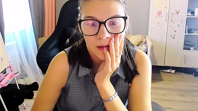 Snapshot of MollyLollipop chatting on September 27, 2025, 4:29 am MollyLollipop online show from September 27, 2025, 4:29 am