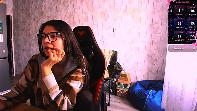 Snapshot of MollyLollipop chatting on February 19, 2025, 9:50 am MollyLollipop online show from February 19, 2025, 9:50 am