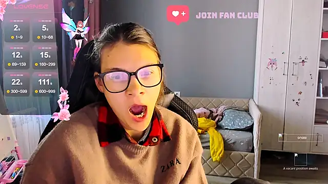 Snapshot of MollyLollipop chatting on October 1, 2025, 4:06 am MollyLollipop online show from October 1, 2025, 4:06 am