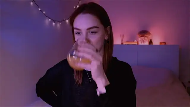 Snapshot of LilyFarey chatting on February 9, 2025, 4:07 pm LilyFarey online show from February 9, 2025, 4:07 pm