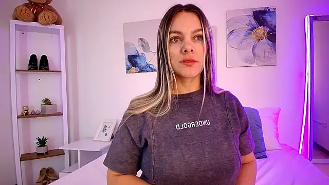 Isabella Harley online show from June 15, 2026, 1:44 pm