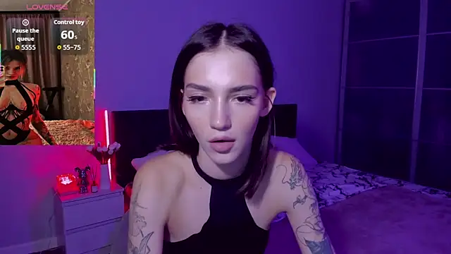 SophieCatty online show from December 4, 2025, 3:44 pm