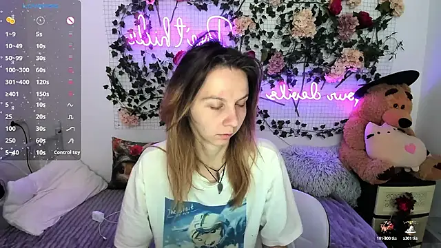 Snapshot of Bell_a_mi_ chatting on December 22, 2025, 1:55 pm Bell a mi online show from December 22, 2025, 1:55 pm