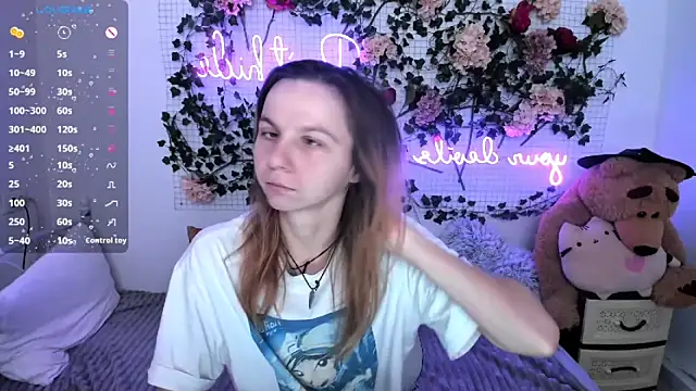 Snapshot of Bell_a_mi_ chatting on December 19, 2025, 1:57 pm Bell a mi online show from December 19, 2025, 1:57 pm