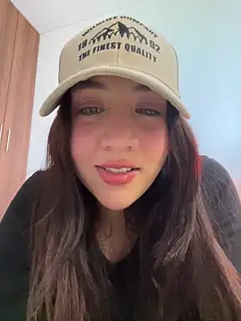 marcimaa online show from December 3, 2024, 6:33 pm