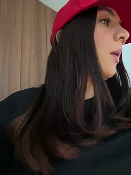 marcimaa online show from January 19, 2025, 6:43 pm