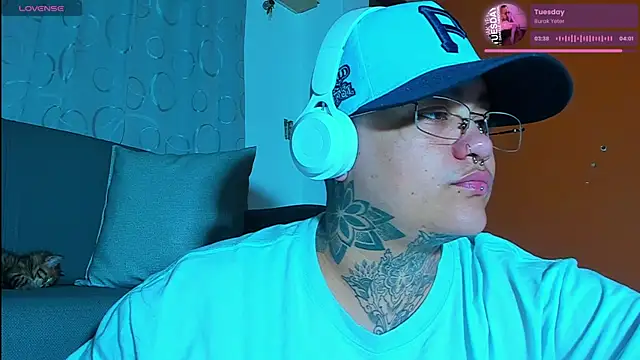 Techno 420  online show from November 3, 2025, 8:56 pm