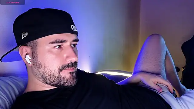 Snapshot of DominantTheo chatting on February 7, 2026, 4:09 am DominantTheo online show from February 7, 2026, 4:09 am