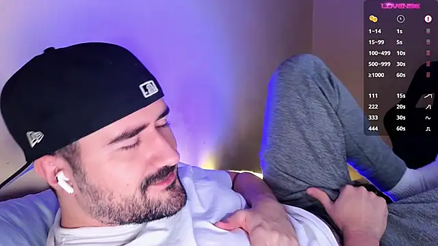 Snapshot of DominantTheo chatting on December 18, 2025, 4:17 am DominantTheo online show from December 18, 2025, 4:17 am