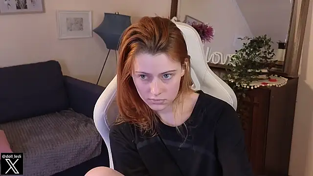 Snapshot of doll_lesli chatting on February 25, 2025, 5:30 pm doll lesli online show from February 25, 2025, 5:30 pm
