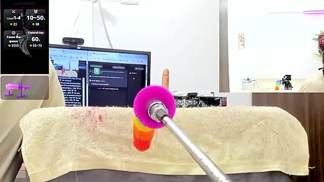 Paulina Davis  online show from January 15, 2026, 10:02 pm