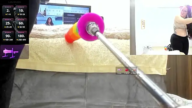 Paulina Davis  online show from January 13, 2026, 9:08 pm