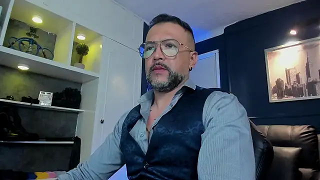 Snapshot of MrFrank_tattoo chatting on July 14, 2026, 6:03 pm MrFrank tattoo online show from July 14, 2026, 6:03 pm