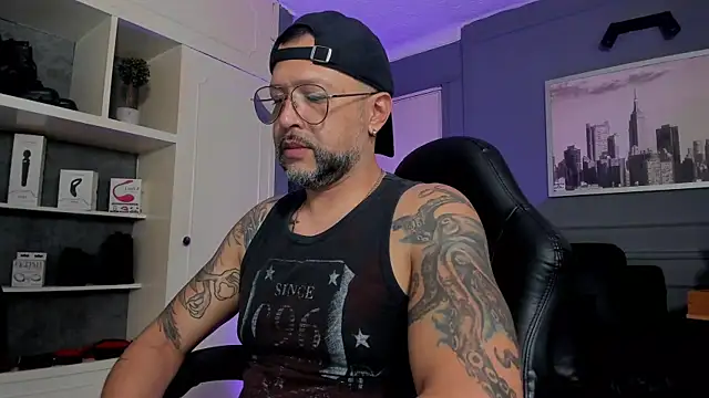 MrFrank tattoo online show from September 26, 2025, 11:33 pm