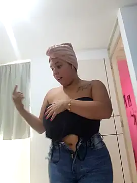 LizzRouse online show from November 12, 2025, 5:39 pm