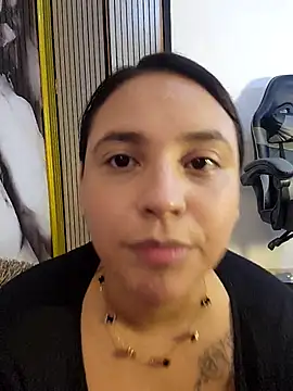 Snapshot of LizzRouse chatting on March 3, 2026, 8:27 pm LizzRouse online show from March 3, 2026, 8:27 pm