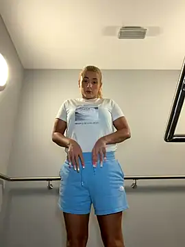 Strongqueen online show from October 10, 2025, 9:15 pm