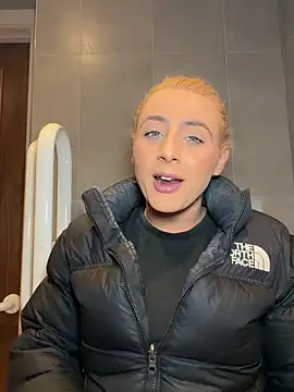 Strongqueen online show from October 18, 2025, 8:44 pm