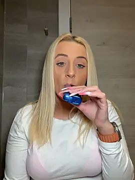 Strongqueen online show from October 24, 2025, 5:12 pm