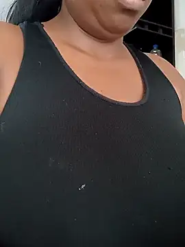 laqquishax online show from October 21, 2025, 4:06 pm