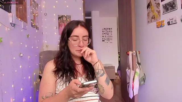 linda giggle online show from November 6, 2025, 3:16 pm