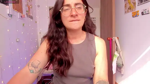 linda giggle online show from October 21, 2025, 1:32 pm