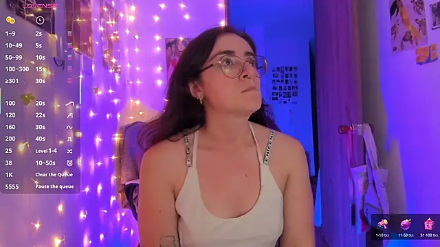 Snapshot of linda_giggle chatting on December 5, 2025, 12:32 am linda giggle online show from December 5, 2025, 12:32 am