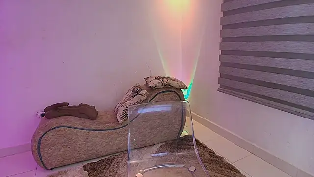 Rashell-Zepol online show from October 11, 2025, 4:57 am