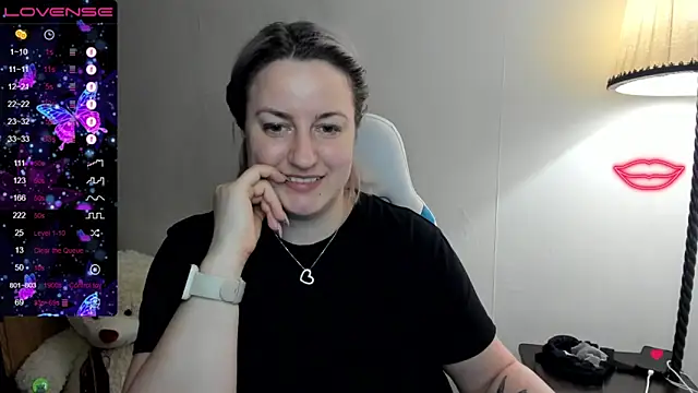Snapshot of Christen_John_lover chatting on February 21, 2025, 11:32 pm Christen John lover online show from February 21, 2025, 11:32 pm