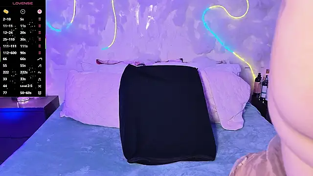 emmajohnss online show from February 25, 2026, 4:01 am