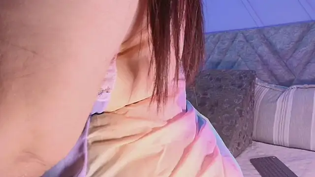 emmajohnss online show from October 4, 2025, 3:52 am