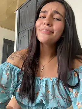 DaphneUwu online show from February 8, 2025, 4:35 pm