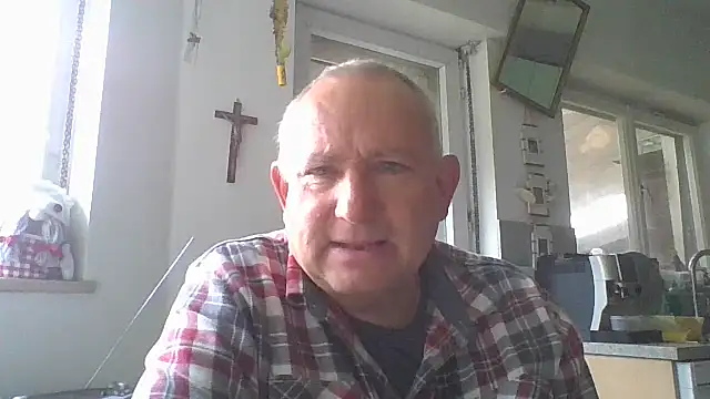 jeanlulu online show from October 14, 2025, 8:37 am