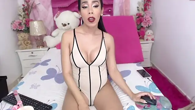 Divaxhermosa online show from March 4, 2026, 10:39 pm