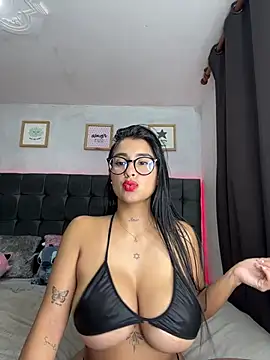 lovely violet13 online show from March 13, 2026, 11:32 pm