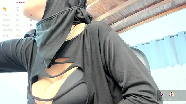 Snapshot of Dounia_nagi chatting on October 1, 2025, 8:13 pm Dounia nagi online show from October 1, 2025, 8:13 pm