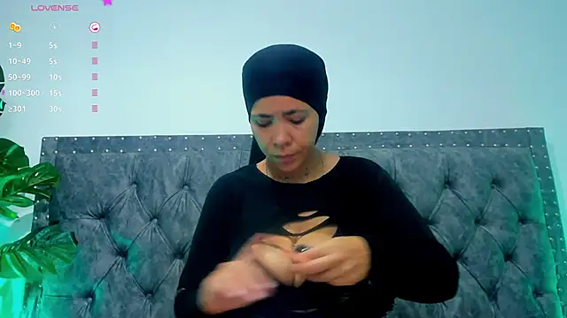 Snapshot of Dounia_nagi chatting on February 7, 2025, 1:01 pm Dounia nagi online show from February 7, 2025, 1:01 pm