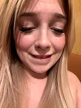 CherryAuroraa online show from November 9, 2025, 9:08 pm