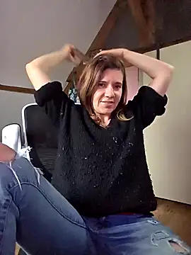 Lina lou4 online show from November 13, 2025, 3:49 pm