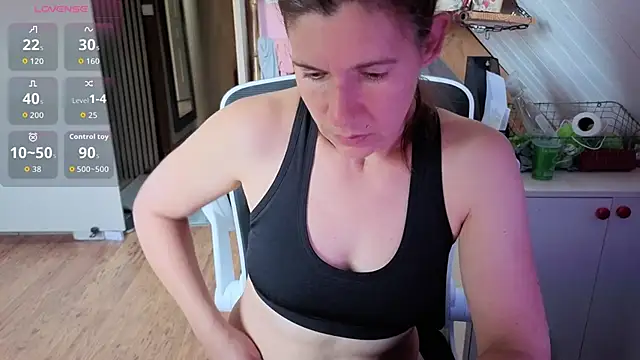Lina lou4 online show from June 19, 2026, 3:40 pm