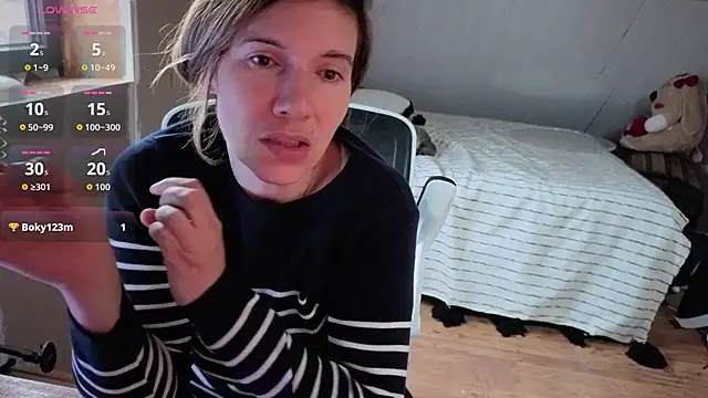 Lina lou4 online show from November 1, 2025, 3:28 pm