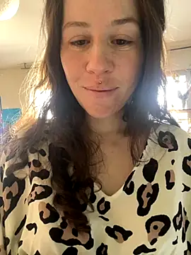 Snapshot of SuzieWanKenobi chatting on December 4, 2025, 11:42 am SuzieWanKenobi online show from December 4, 2025, 11:42 am